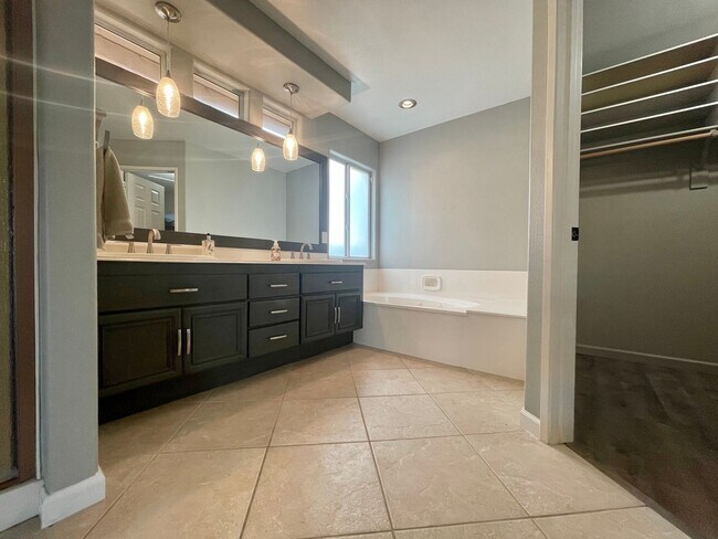 Building Photo - COMING SOON!!! Beautiful 3 Bedroom, 2 Bathroom + Den Residence in the Heart of La Quinta!