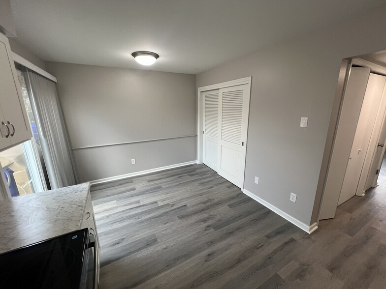 Building Photo - 1882 NW Washington Blvd