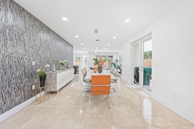 Building Photo - 6933 NW 104th Ct