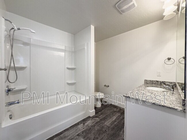 Building Photo - 875 S Depot St