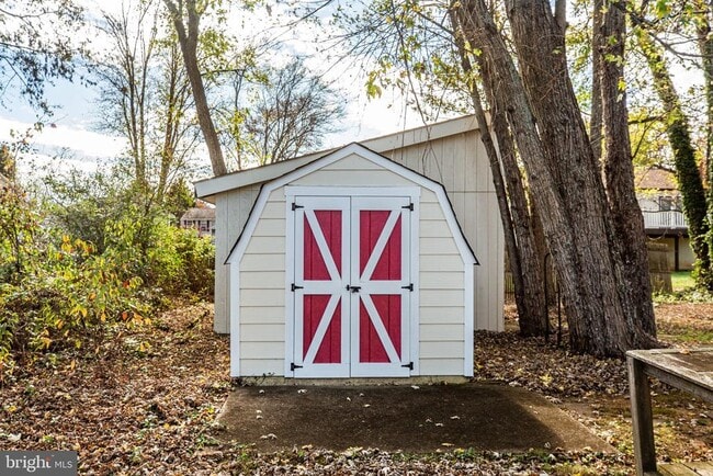 Building Photo - 1445 Heatherstone Dr