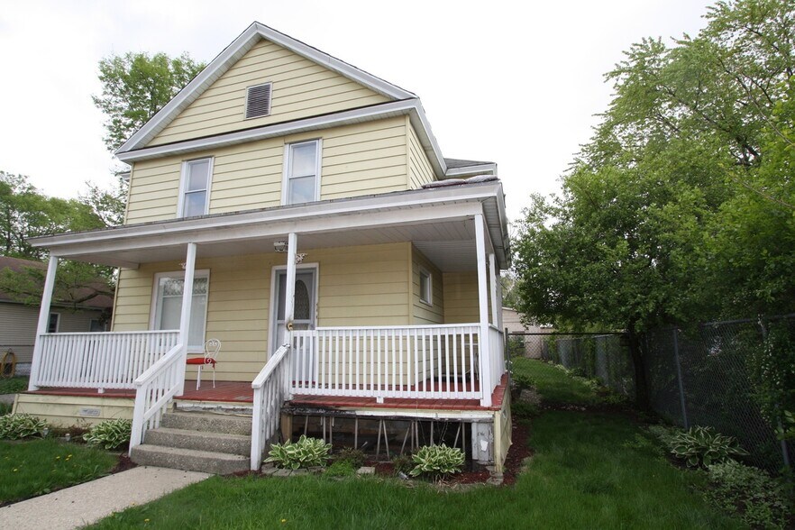 Front entrance - 309 May St