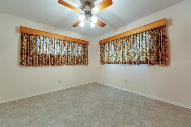 Building Photo - Lovely 3 bedroom Home!