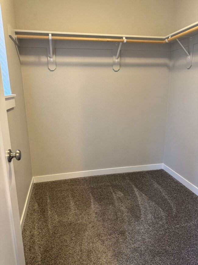 Building Photo - Furnished Hermiston Rental