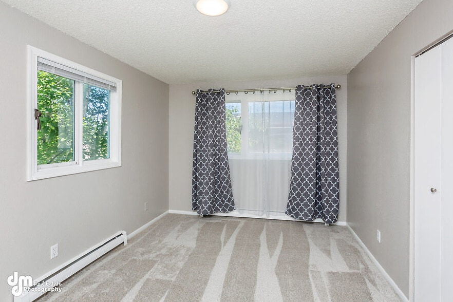 New carpet throughout. - 156 michael CT