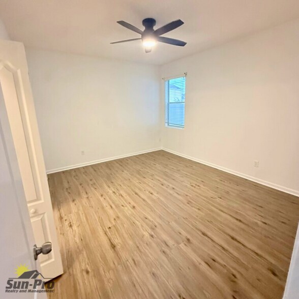 Building Photo - 1932 Cove Point Rd