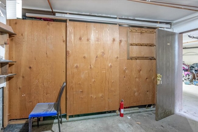 Building Photo - Charming Furnished Condo in Taku/Campbell ...