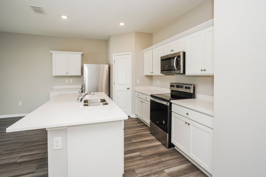 Building Photo - 912 Kelly Fern Lp