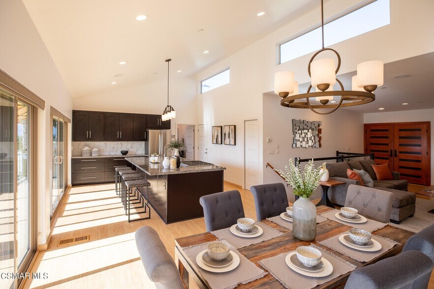 Building Photo - 5293 Calatrana Dr