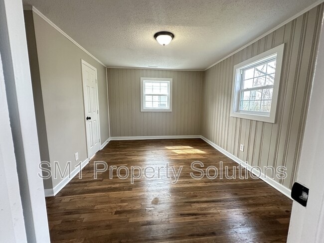 Building Photo - 912 Dunbar St