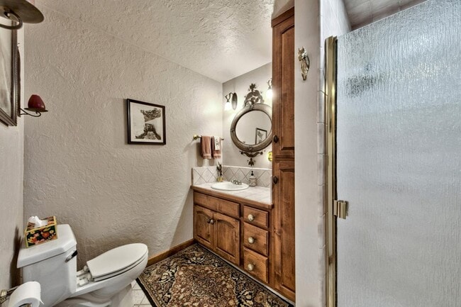 Building Photo - 1480 Ormsby Dr