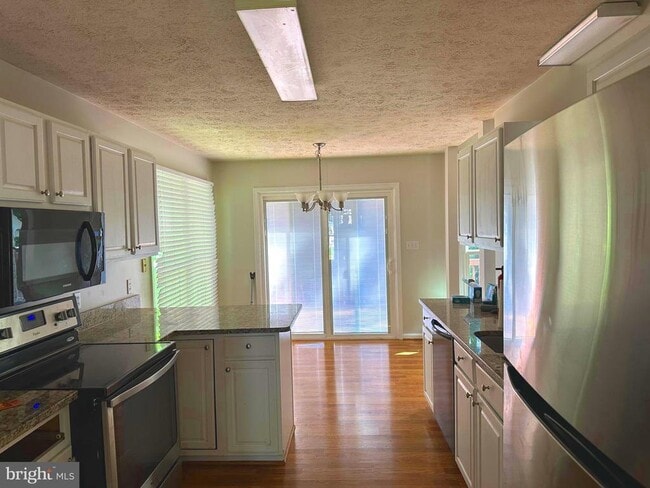 Building Photo - 6316 Forest Grove Dr