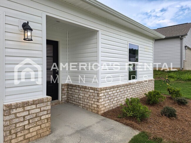 Building Photo - Space to Live, Style to Love!
