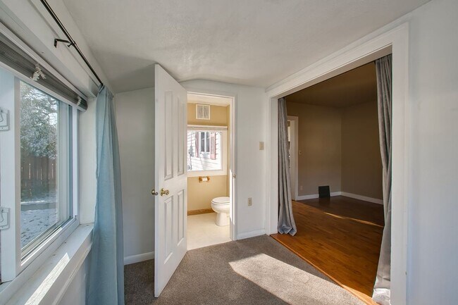 Building Photo - Charming 3-Bedroom Home with Spacious Base...