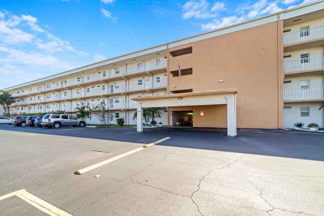 Building Photo - 230 NE 26th Ave