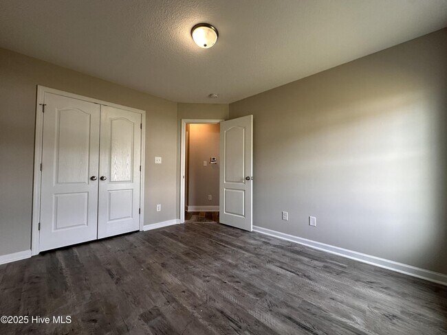 Building Photo - 159 Cavalier Dr