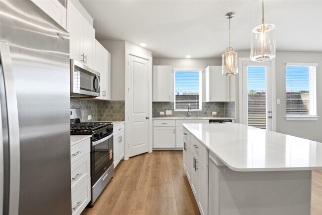 Building Photo - 10010 Rustic Charm St