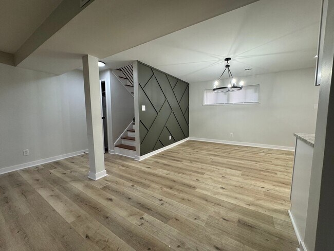 Building Photo - $2,195/month | 4 Bed | 2.5 Bath | 2,046 Sq Ft