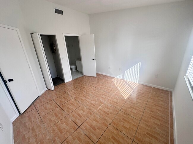 Building Photo - 3474 Briar Bay Blvd