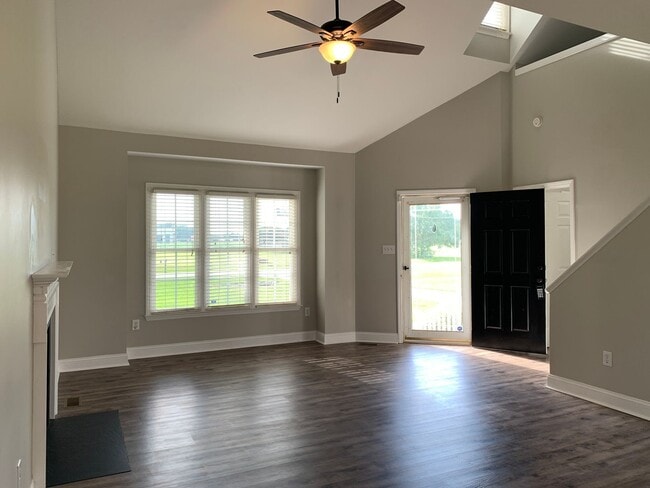 Building Photo - Pretty Home, Featuring 1st Floor Master Su...