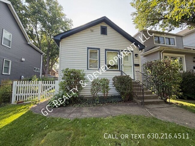 Primary Photo - 2415 Hastings Ave