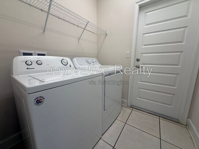 Building Photo - 2313 Angel Fish Loop