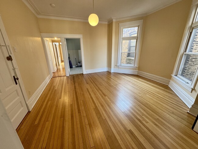 Building Photo - 1331 N Maplewood Ave