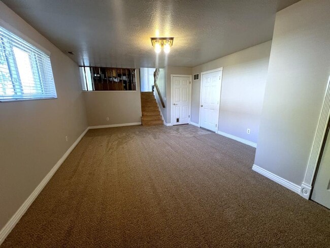 Building Photo - 676 E 3300 N