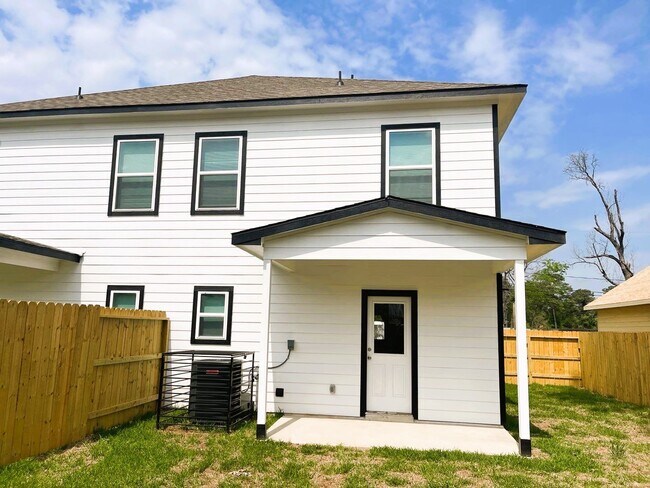 Building Photo - 5214 Mayle St