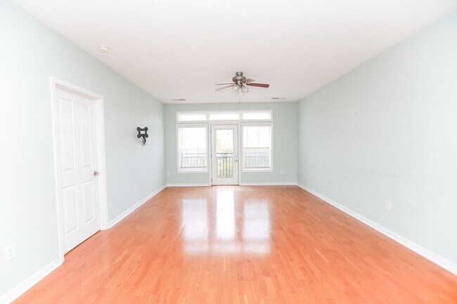 Building Photo - Downtown Norfolk Condo
