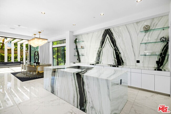 Building Photo - 4841 Alonzo Ave