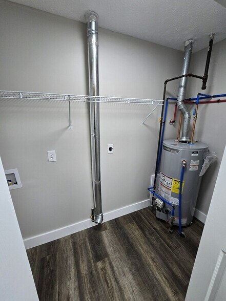 Building Photo - 2497 Zircon St NE