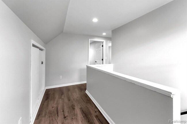 Building Photo - 3237 Pardee Ave