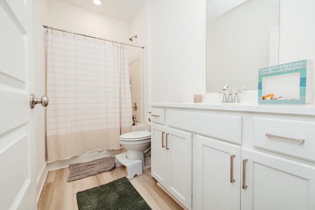 Building Photo - 231 Lyla Ln