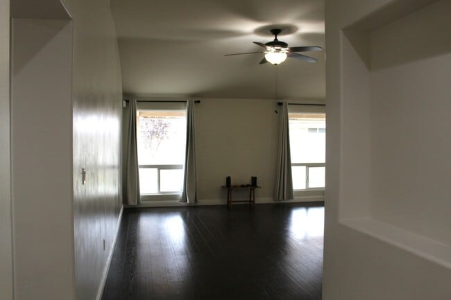 Building Photo - Beautiful Spacious Home for Rent Near Hosking and Mckee Area