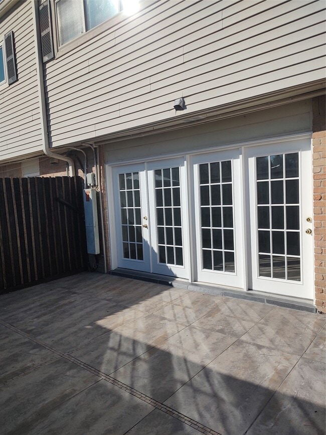 Building Photo - 13150 Trail Hollow Dr