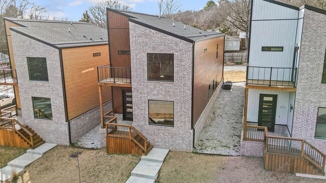 Building Photo - 485 S Happy Hollow Rd