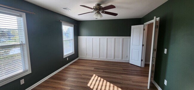 Building Photo - Welcome to Eagle Landing—where 3-bedroom bliss meets effortless style.