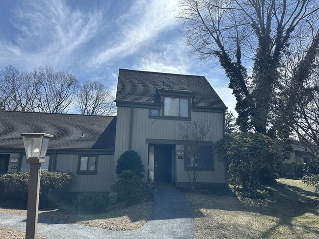 Building Photo - 574 Heritage Vlg