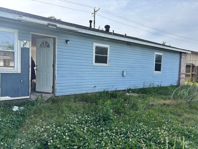 Building Photo - 1710 Monte NE Rd
