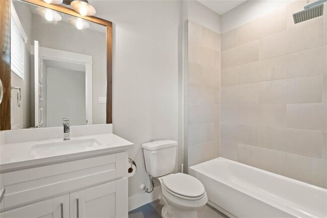Building Photo - 1302 W 23rd St