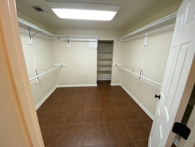 Building Photo - 1403 Doris Dr