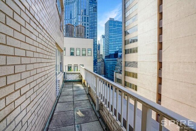 Building Photo - 2 bedroom in New York NY 10022