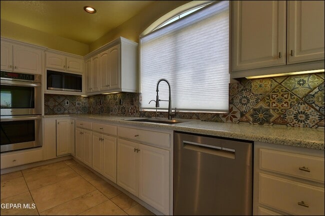 Building Photo - 6732 Pearl Ridge Dr