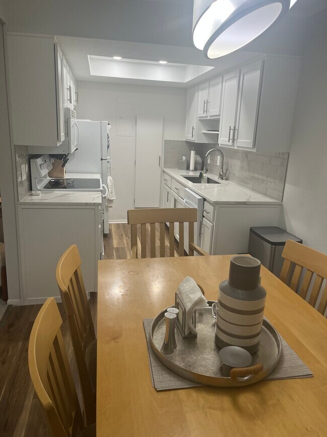 Building Photo - 6825 E Arizona Ave