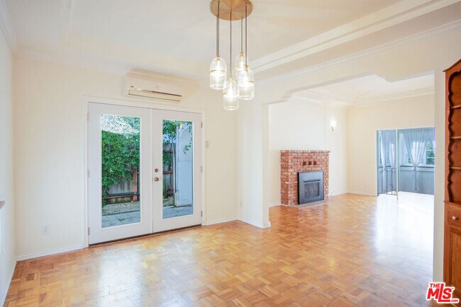 Building Photo - 6501 Drexel Ave