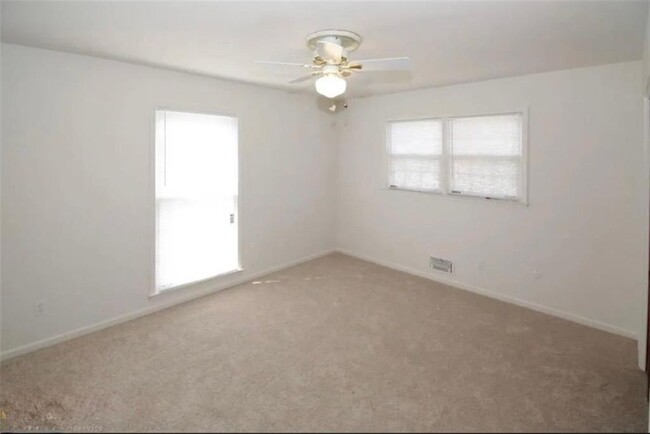 Building Photo - 4754 Winthrop Dr