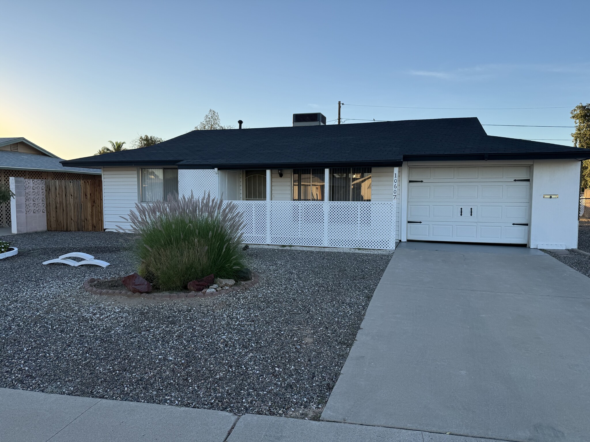 Building Photo - 10607 W El Rancho Dr