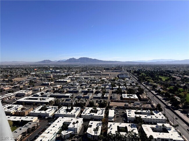 Building Photo - 322 Karen Ave