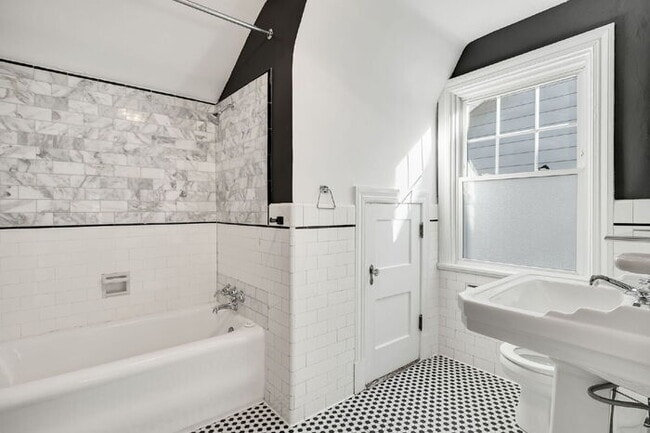 Building Photo - Standout 3-bed, 1.5-bath 1930s Richmond home full of vintage charm